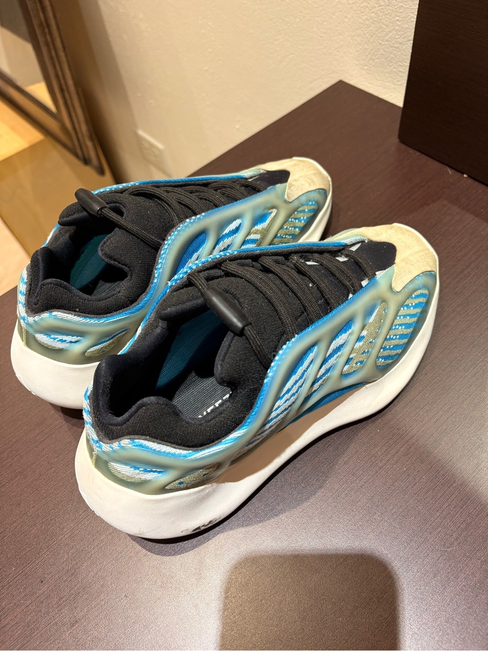Men's Black and Blue Low-Top Athletic Sneakers